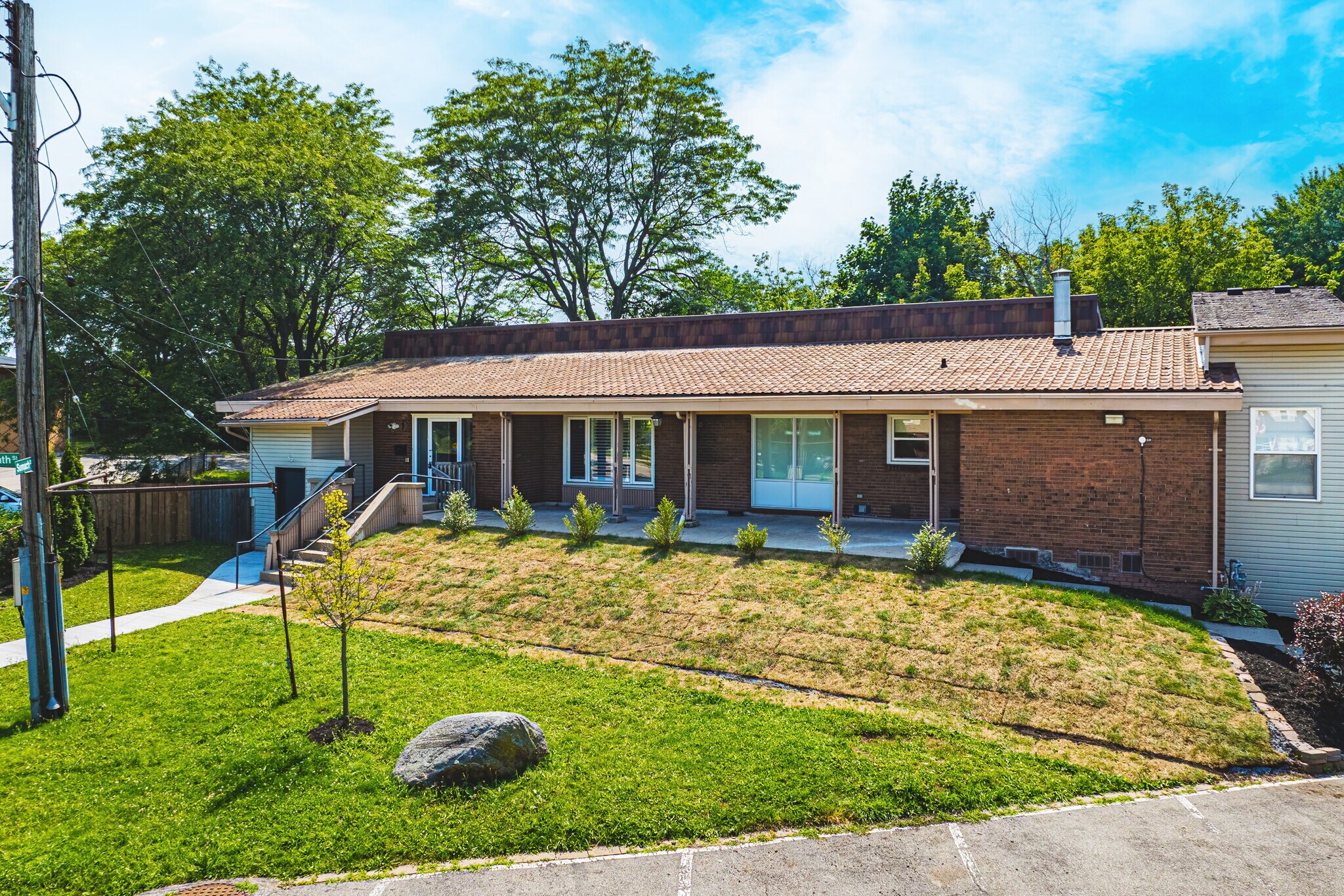 2 Heath St, Hamilton, ON for sale Primary Photo- Image 1 of 1