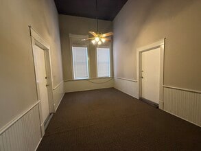 200 W Main St, Ardmore, OK for lease Interior Photo- Image 2 of 4