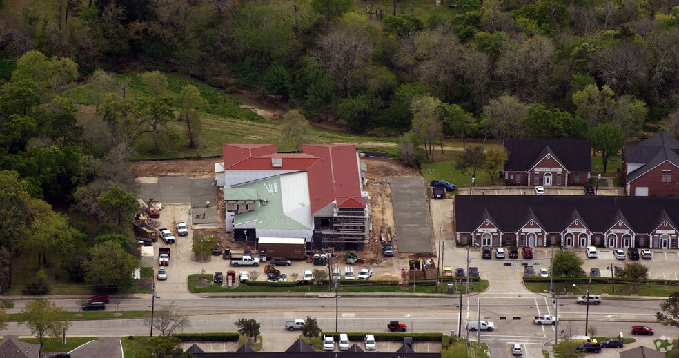 313 E Edgewood Dr, Friendswood, TX for sale - Building Photo - Image 1 of 3