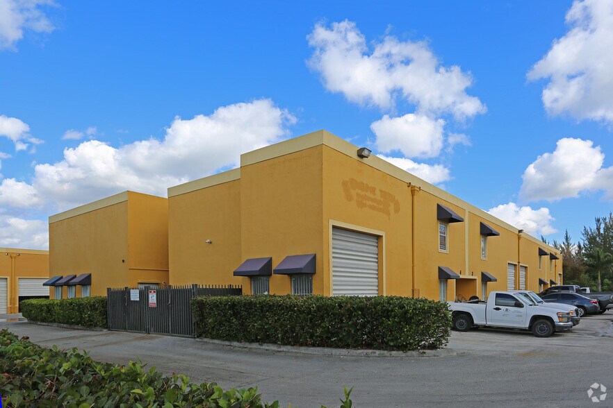 10860 NW 138th St, Hialeah, FL for sale - Building Photo - Image 3 of 5