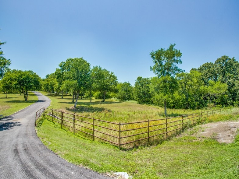 2515 Old Southmayd Rd, Sherman, TX 75092