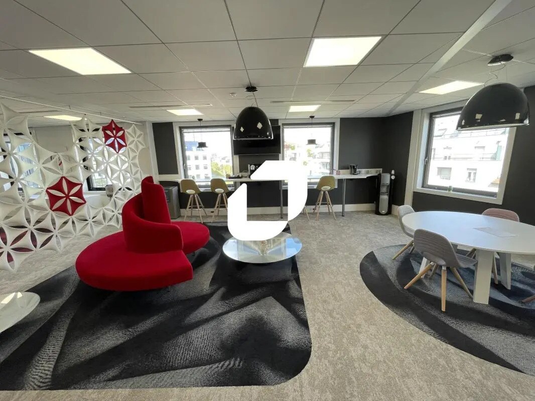 Office in Charenton-le-Pont for lease Interior Photo- Image 1 of 10