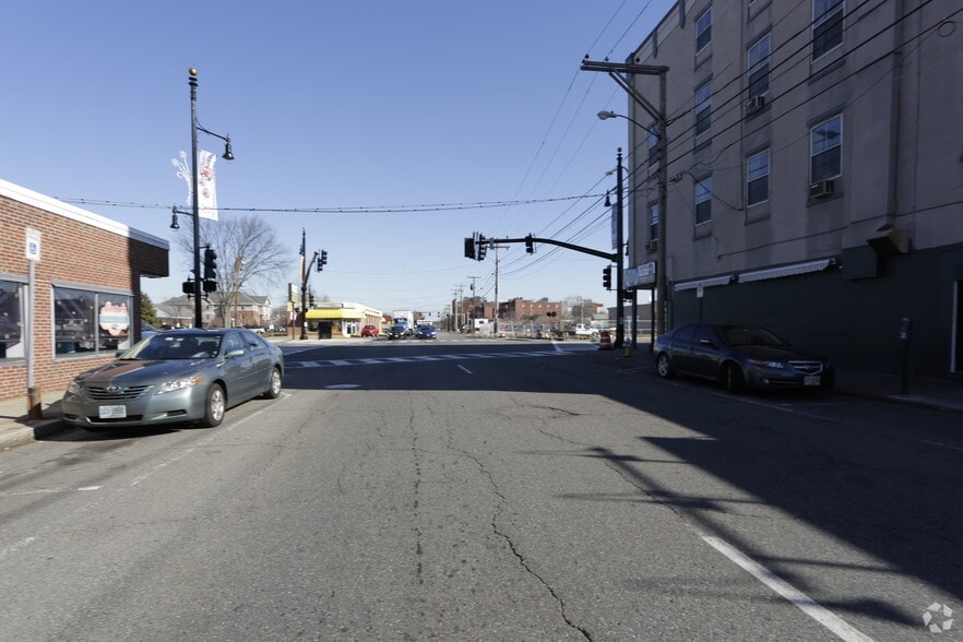 4-10 W Hollis St, Nashua, NH for sale - Building Photo - Image 3 of 11