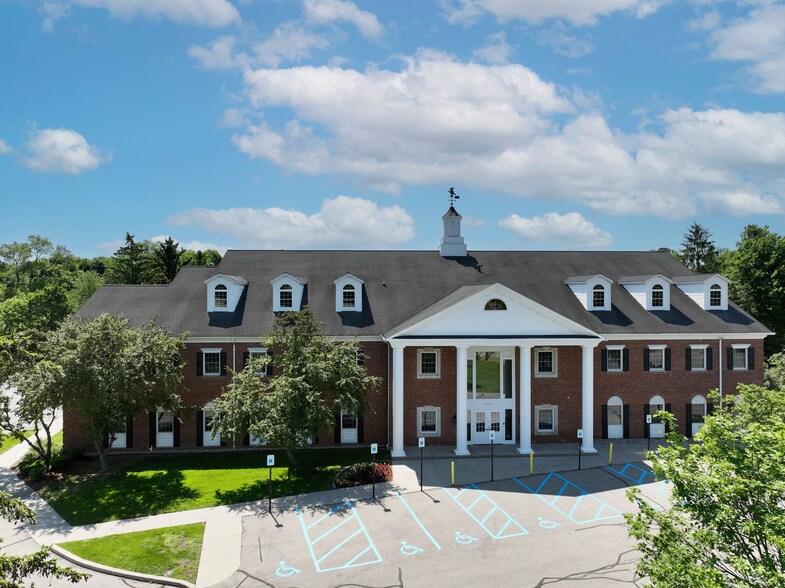 2950 W Square Lake Rd, Troy, MI 48098