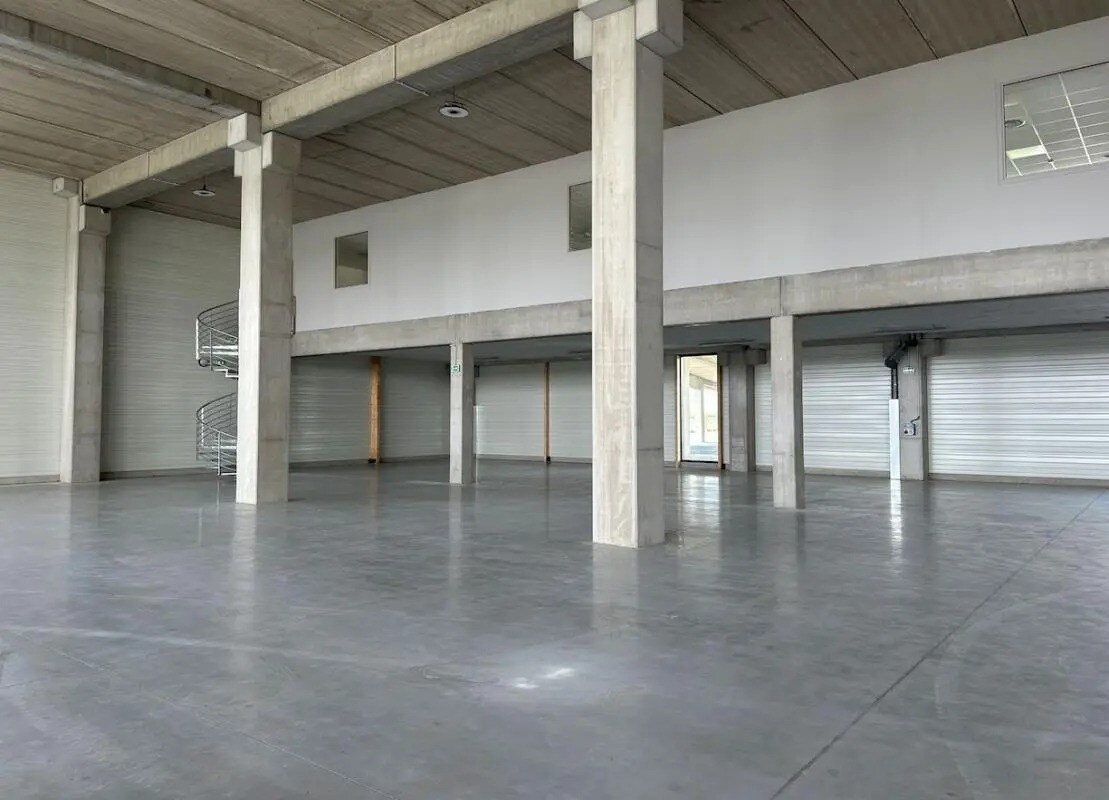 Flex in Tremblay-en-France for lease Interior Photo- Image 1 of 5