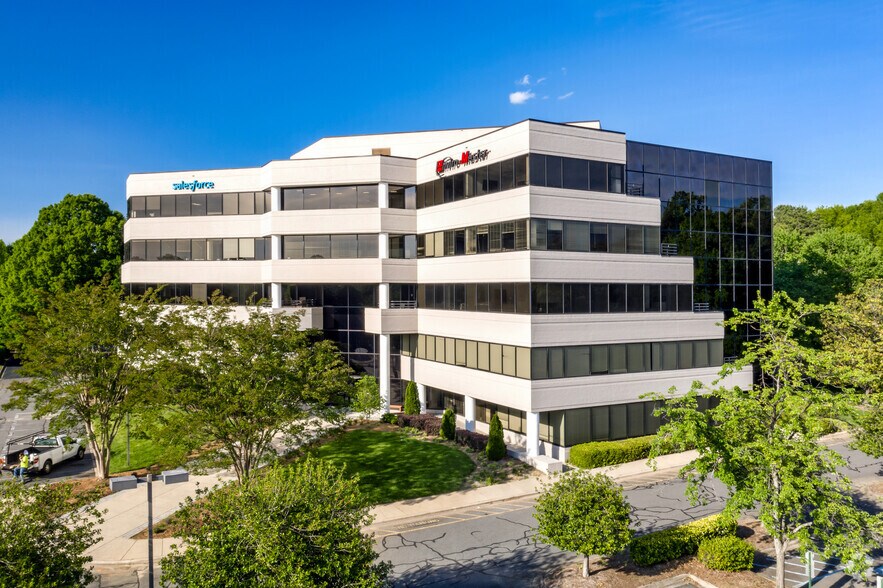 5200 77 Center Dr, Charlotte, NC for lease - Building Photo - Image 2 of 16
