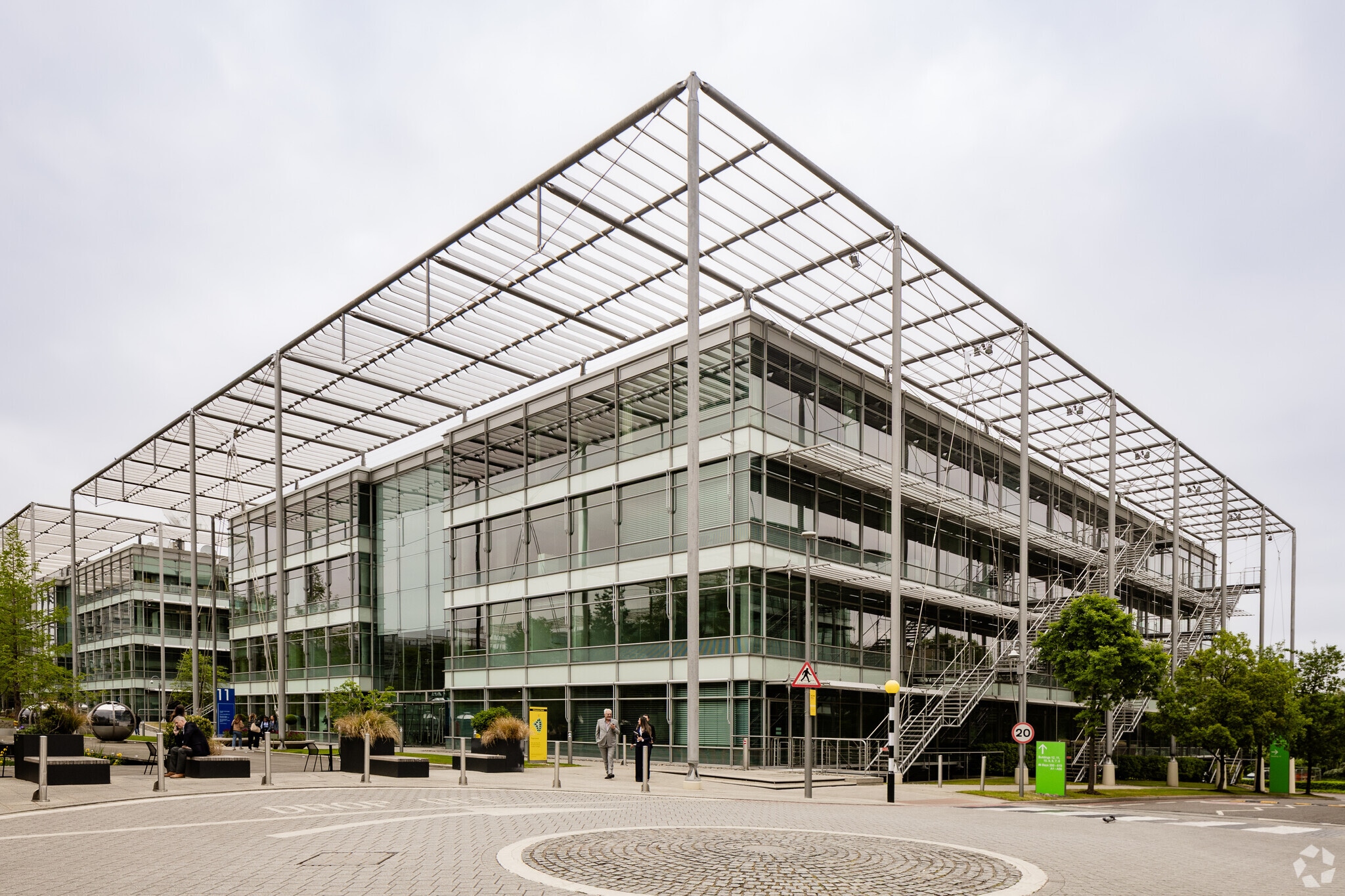 566 Chiswick High Rd, London for lease Primary Photo- Image 1 of 14