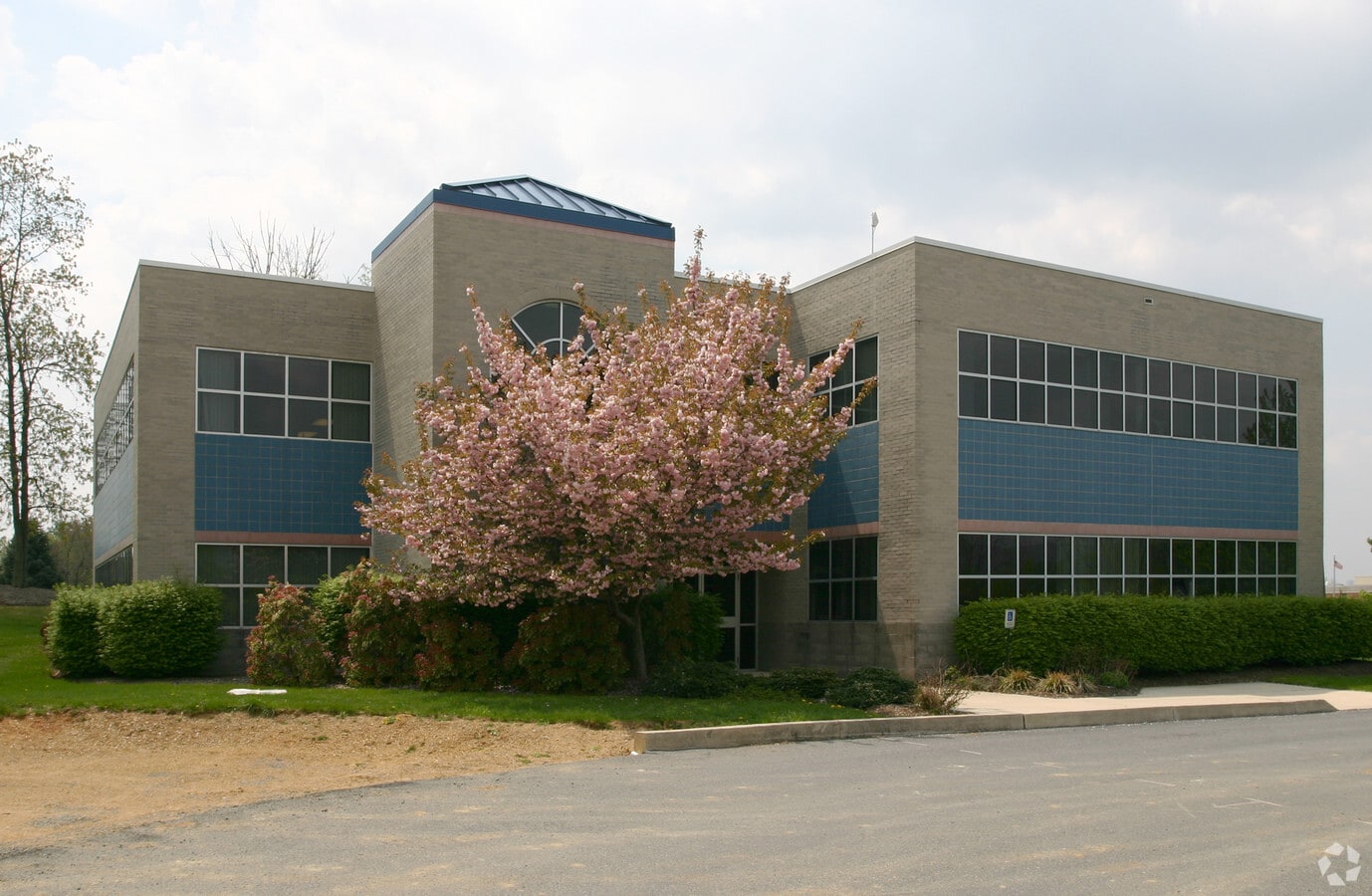 1240 N Mountain Rd, Harrisburg, PA 17112