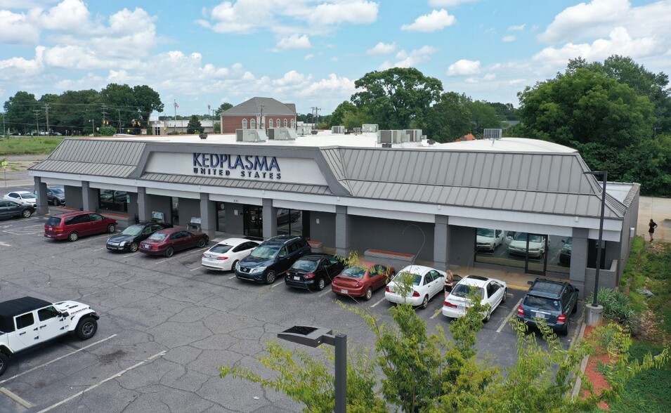 1040 2nd St NE, Hickory, NC for sale - Building Photo - Image 1 of 1