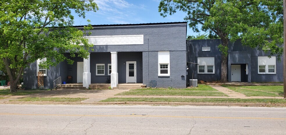 113 S Reagan St, Hamilton, TX for sale - Primary Photo - Image 1 of 26