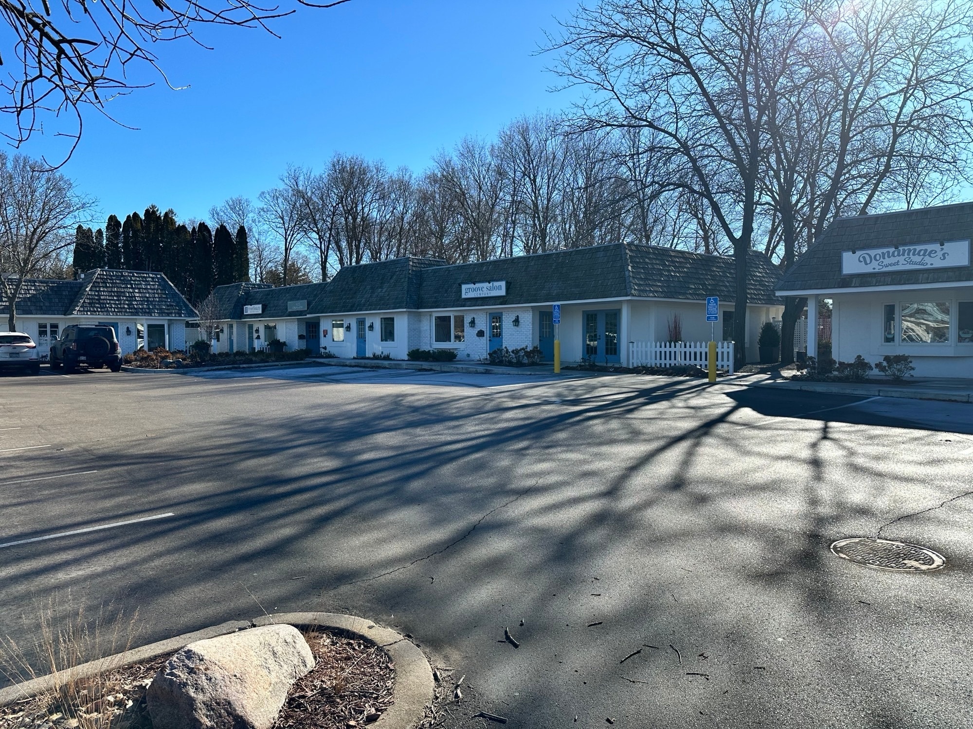 18279 Minnetonka Blvd, Deephaven, MN for lease Building Photo- Image 1 of 13