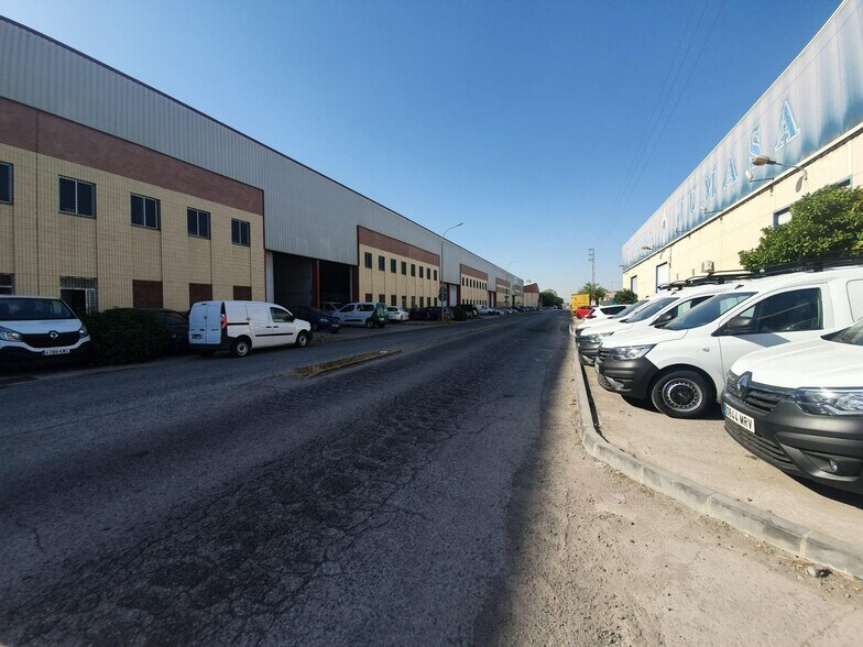 Industrial in Dos Hermanas for sale - Building Photo - Image 1 of 12