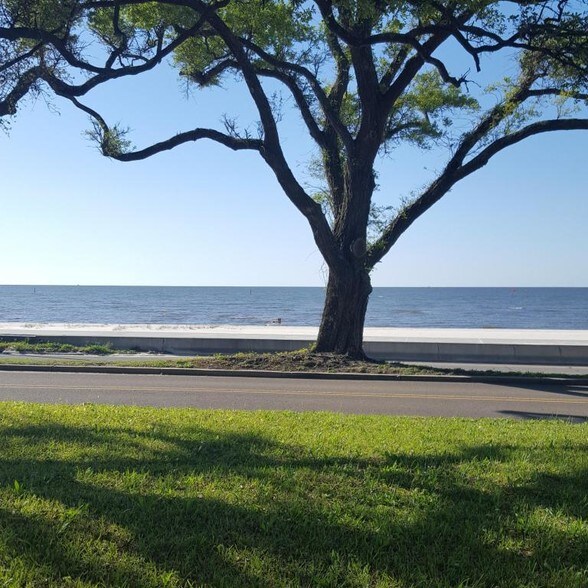 2214 Beach Dr, Gulfport, MS 39507