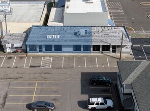 3790 Silverton Rd NE, Salem, OR for lease Interior Photo- Image 2 of 13