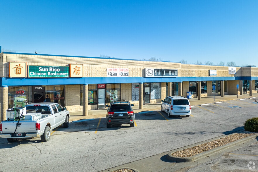 2007-2061 N Commercial St, Harrisonville, MO for lease - Building Photo - Image 2 of 18