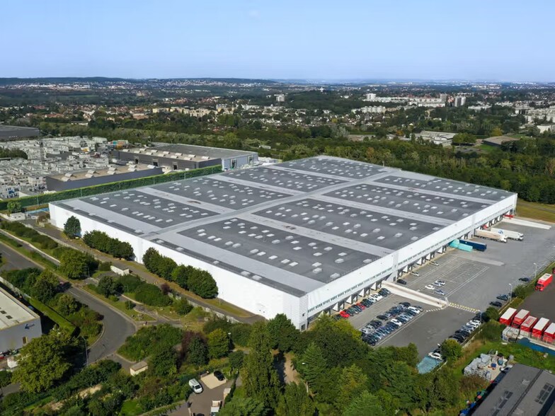 19 Avenue Condorcet, Saint-Michel-sur-Orge for lease - Building Photo - Image 2 of 5