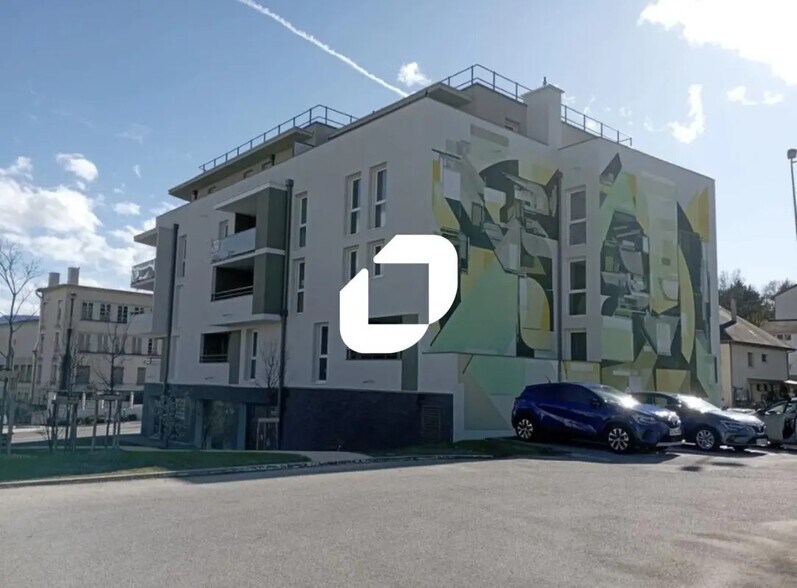 Retail in Voiron for lease - Building Photo - Image 3 of 8