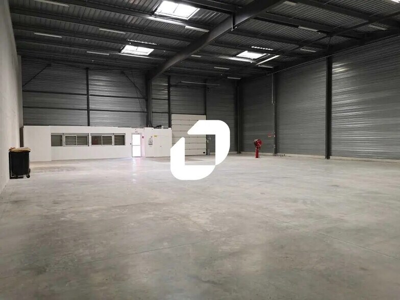 Flex in Blanquefort for lease - Interior Photo - Image 1 of 7