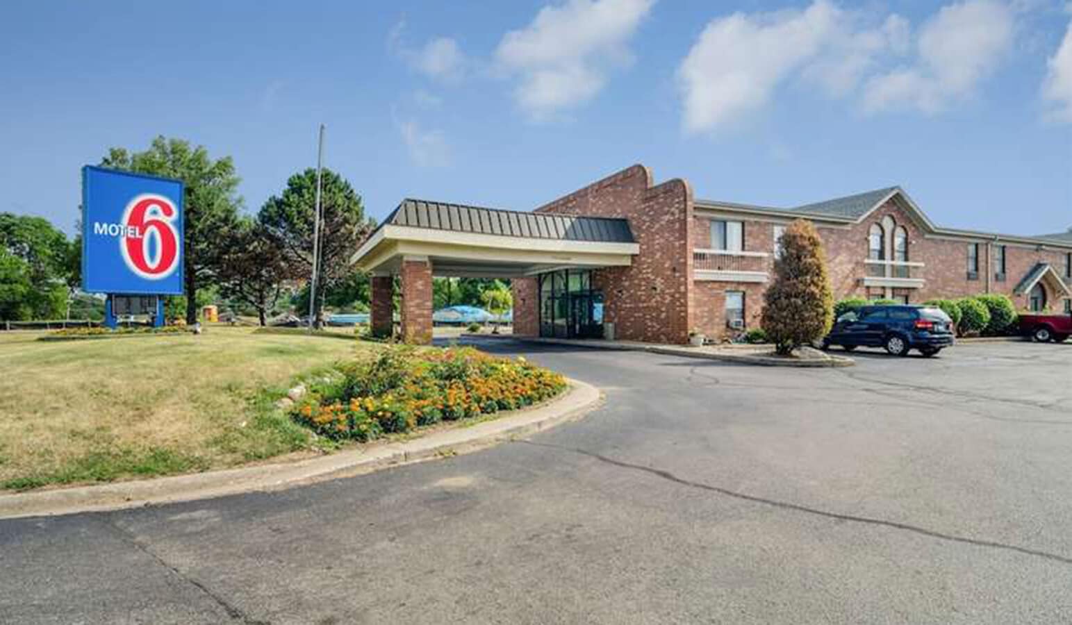 31 N Green Bay Rd, Waukegan, IL 60085