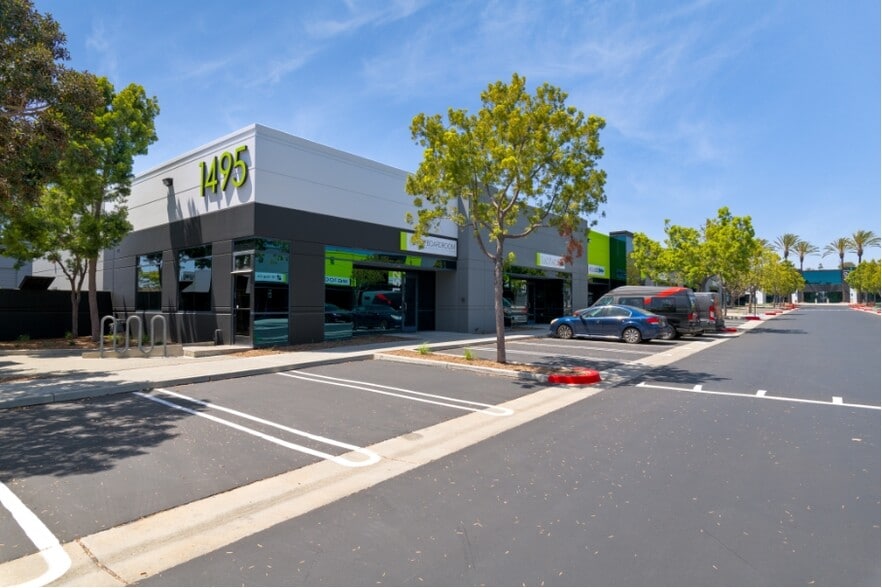 1495 Poinsettia Ave, Vista, CA for lease - Building Photo - Image 1 of 2