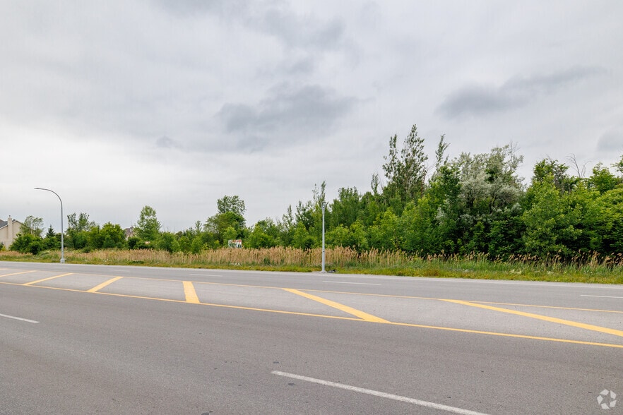 563 Rue Paillé, Laval, QC for sale - Building Photo - Image 2 of 4