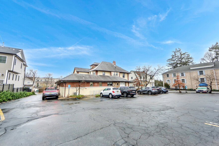 250 Kinderkamack Rd, Westwood, NJ for lease - Building Photo - Image 2 of 7