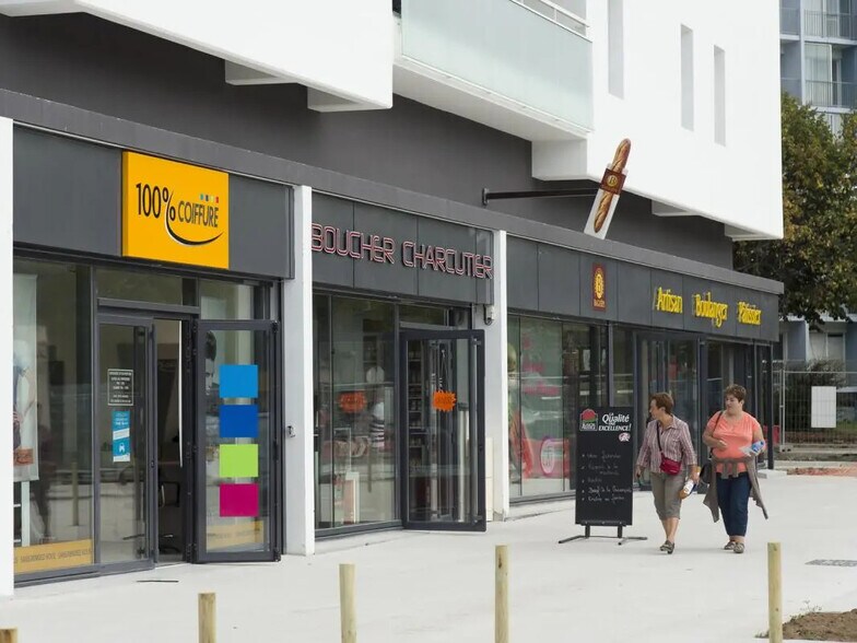 Retail in Vannes for sale - Building Photo - Image 2 of 4