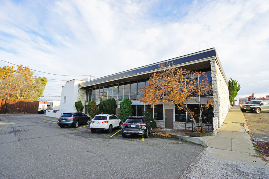 811 W Yakima Ave, Yakima, WA for lease - Building Photo - Image 1 of 12