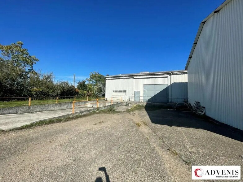 Flex in VILLENAVE-D'ORNON for lease - Building Photo - Image 3 of 12