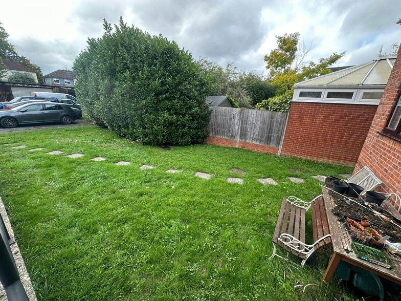 161 Woodmill Ln, Southampton for sale - Building Photo - Image 3 of 6