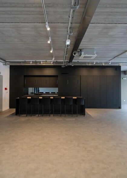 Office in Reims for lease - Interior Photo - Image 1 of 7
