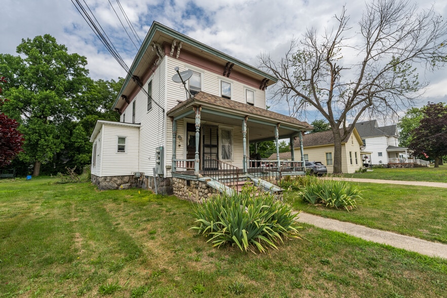 206 W Delaware St, Decatur, MI for sale - Building Photo - Image 2 of 6