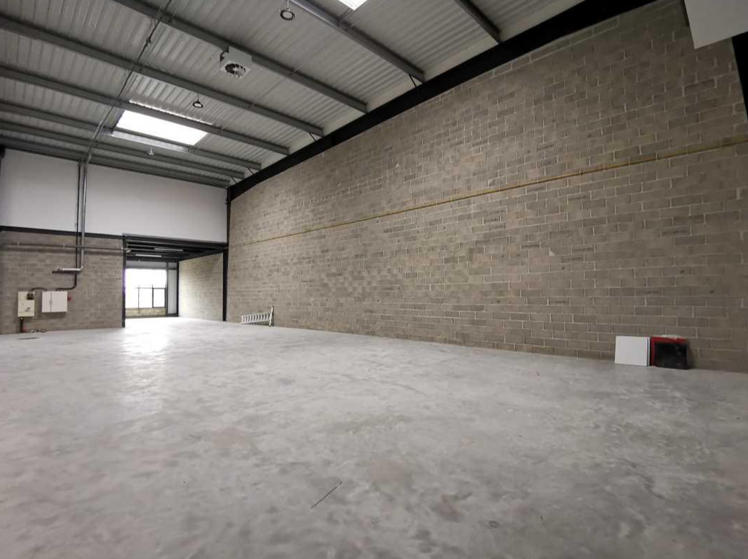 Flex in Saint-Pierre-du-Perray for lease Interior Photo- Image 1 of 3