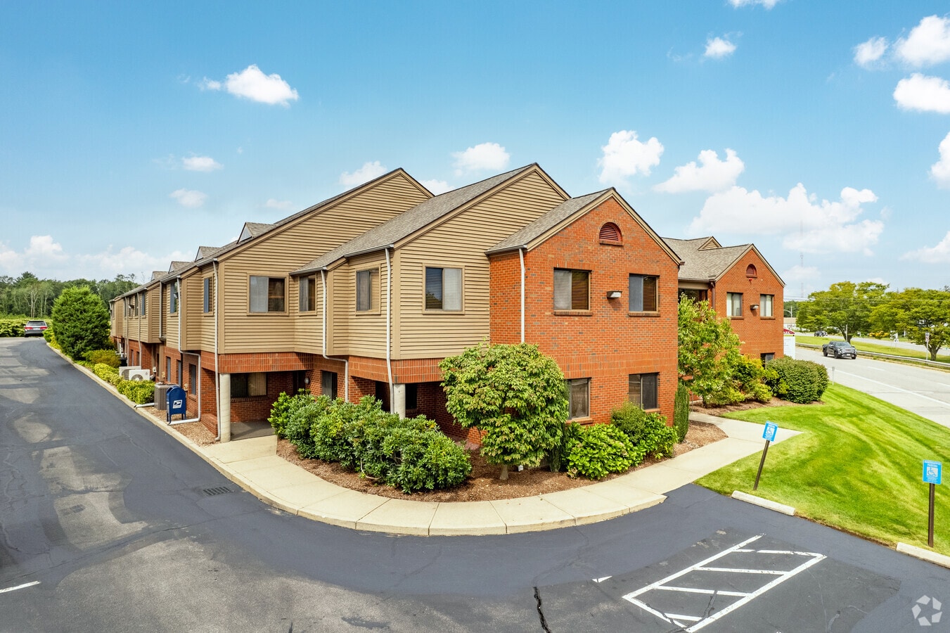 1445 Wampanoag Trl, Riverside, RI 02915