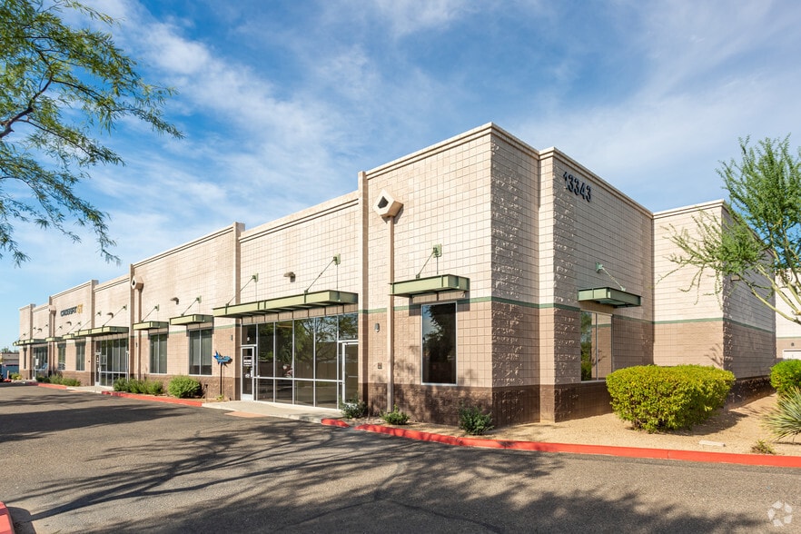 13343 W Foxfire Dr, Surprise, AZ for lease - Primary Photo - Image 1 of 6
