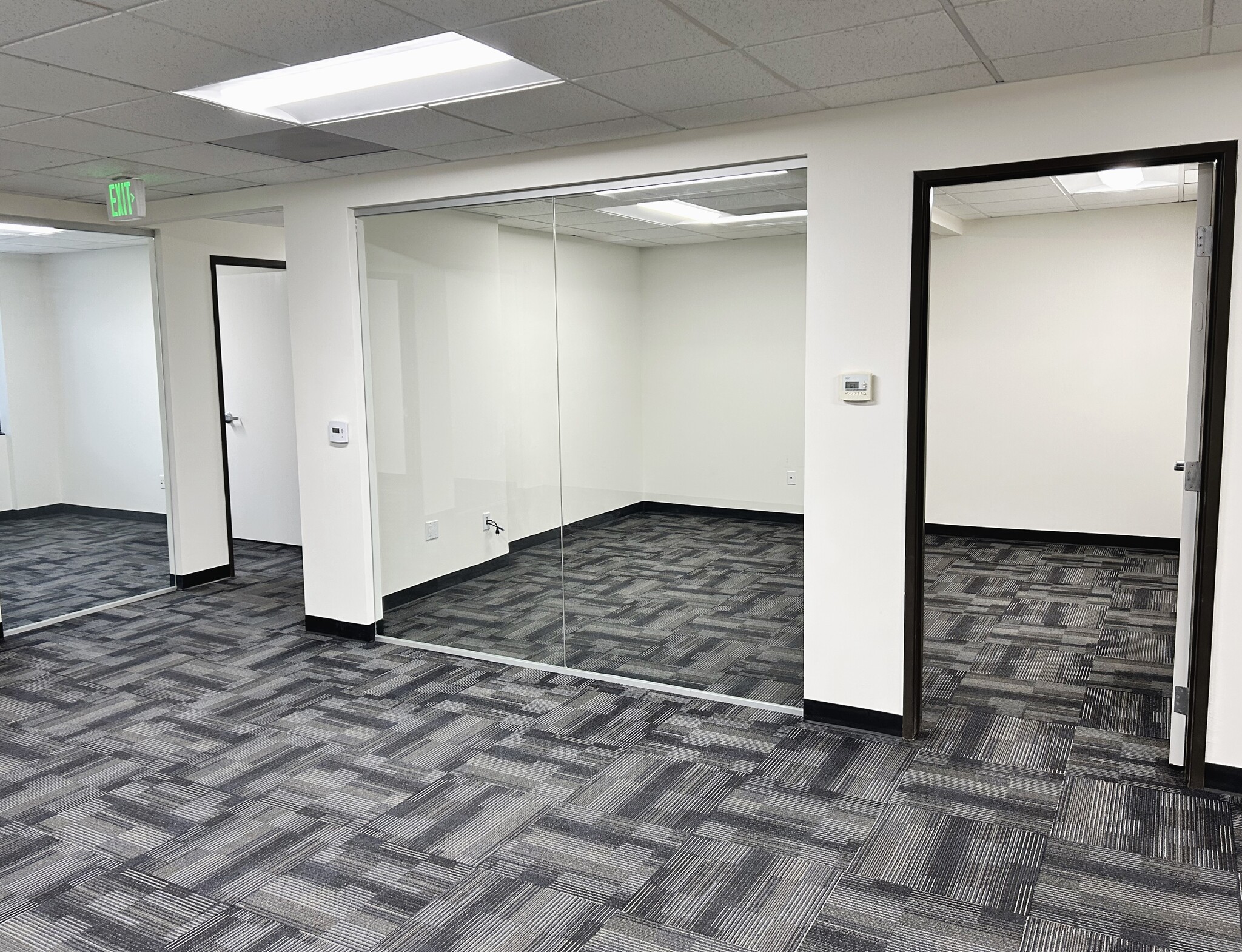 6800 Owensmouth Ave, Woodland Hills, CA for lease Interior Photo- Image 1 of 5