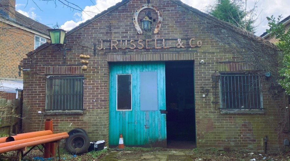 39 Albert Rd, Horley for sale Building Photo- Image 1 of 1