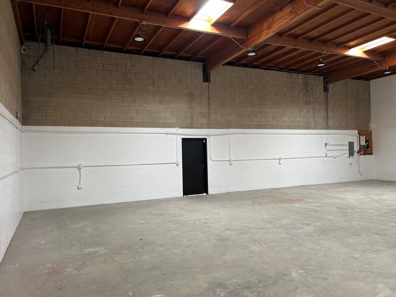 817-873 W 9th St, San Jacinto, CA for lease - Interior Photo - Image 3 of 36