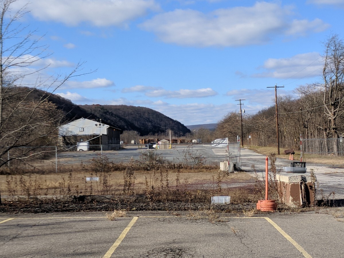 125 Rock Hill Rd, Parryville, PA 18244