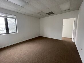 1999 W 75th St, Woodridge, IL for lease Interior Photo- Image 2 of 3