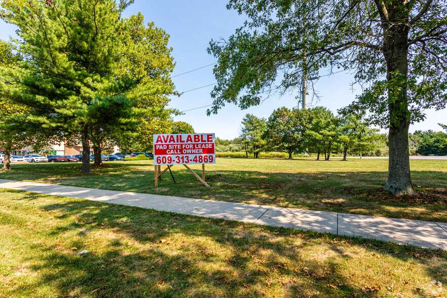 337 Applegarth Rd, Monroe Township, NJ for lease - Building Photo - Image 3 of 11