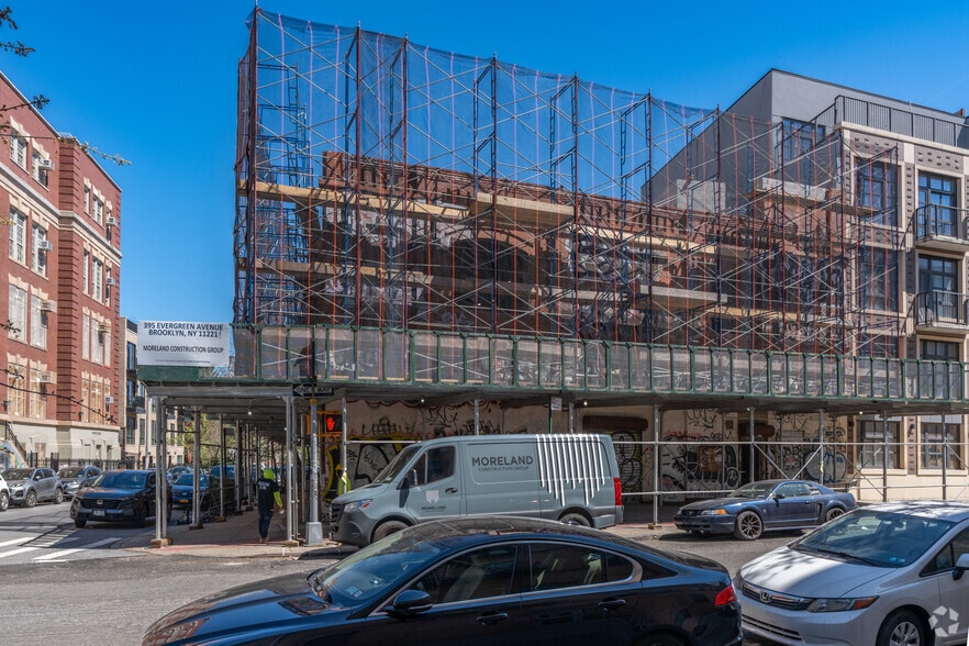 395-403 Evergreen Ave, Brooklyn, NY for lease - Building Photo - Image 2 of 7