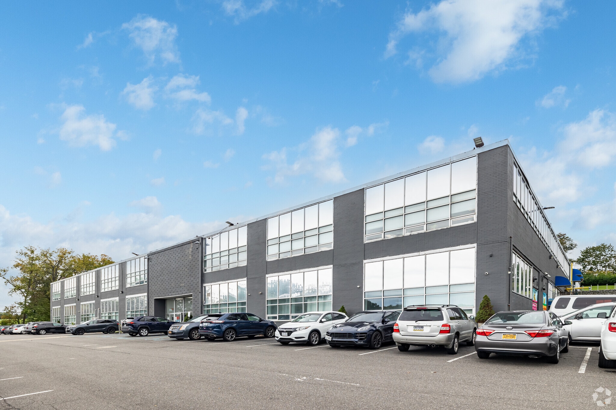 175-200 Community Dr, Great Neck, NY for sale Primary Photo- Image 1 of 1