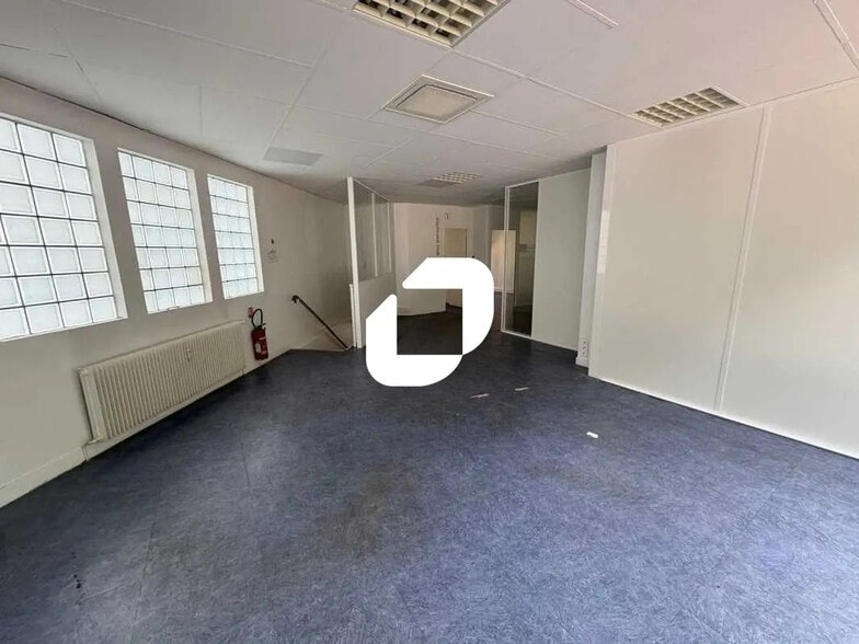 Office in Saint-Germain-en-Laye for lease - Interior Photo - Image 2 of 6