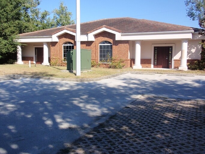 1108 Bloomingdale Ave, Valrico, FL for sale Primary Photo- Image 1 of 1