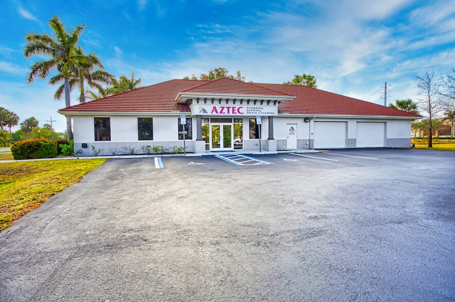 6428 Commerce Park Dr, Fort Myers, FL for sale - Building Photo - Image 1 of 4