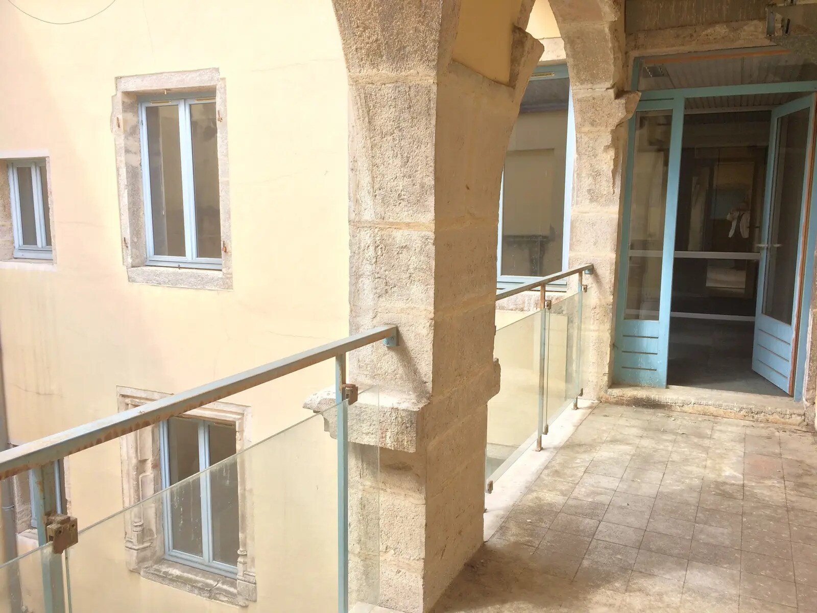 Office in Bourg-en-Bresse for lease Interior Photo- Image 1 of 6