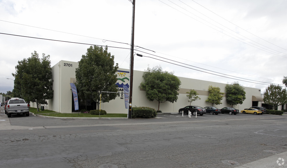 2701 S Susan St, Santa Ana, CA for lease - Primary Photo - Image 1 of 3