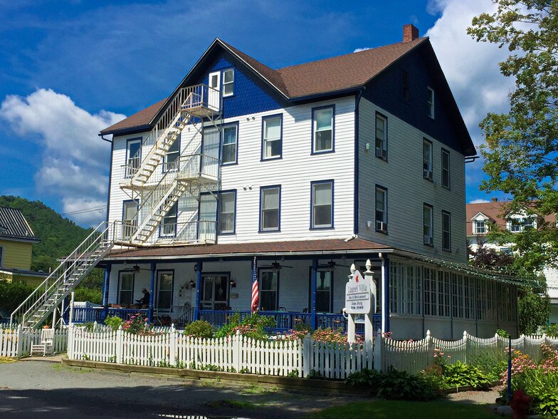 210 2nd St, Milford, PA 18337