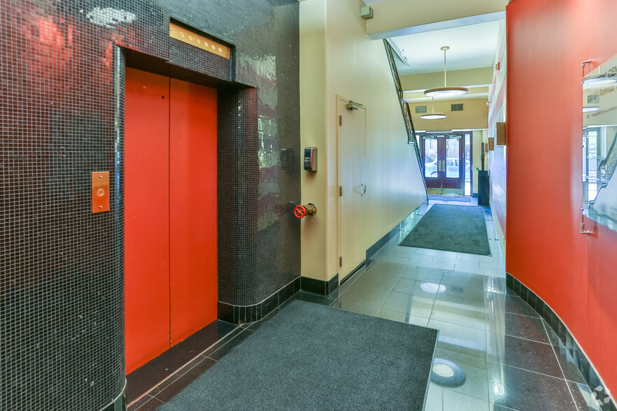 630 8th Ave SW, Calgary, AB for lease - Lobby - Image 3 of 10